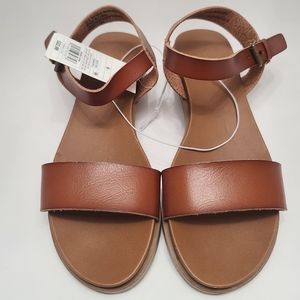 Brown strappy sandals NWT sz 6.5 Universal Thread